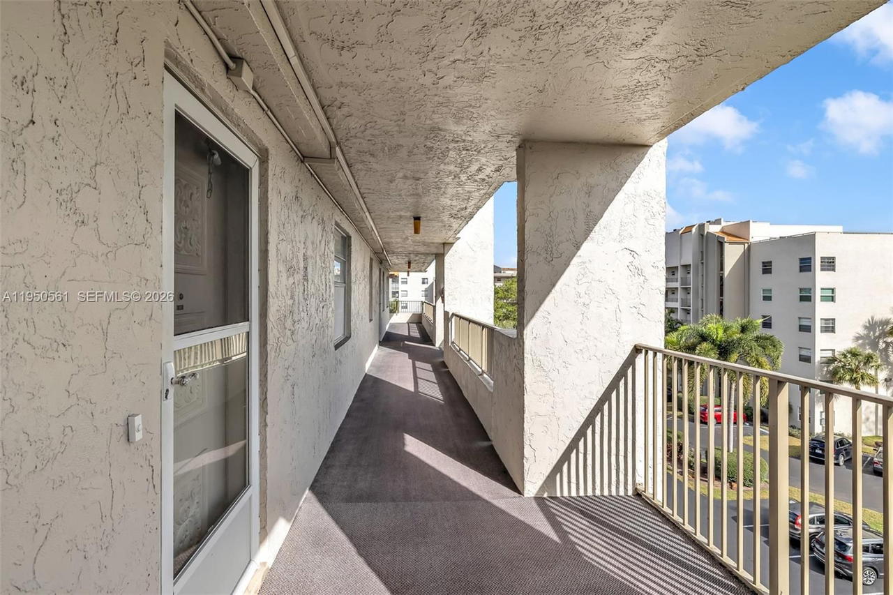 Real estate property located at 3910 Inverrary Blvd #503-B, Broward, 18th Hole At Inverrary Co, Lauderhill, FL