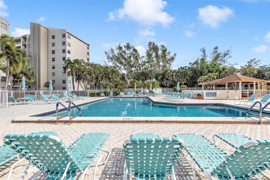 Real estate property located at 3910 Inverrary Blvd #503-B, Broward, 18th Hole At Inverrary Co, Lauderhill, FL