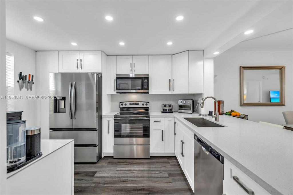Real estate property located at 3910 Inverrary Blvd #503-B, Broward, 18th Hole At Inverrary Co, Lauderhill, FL