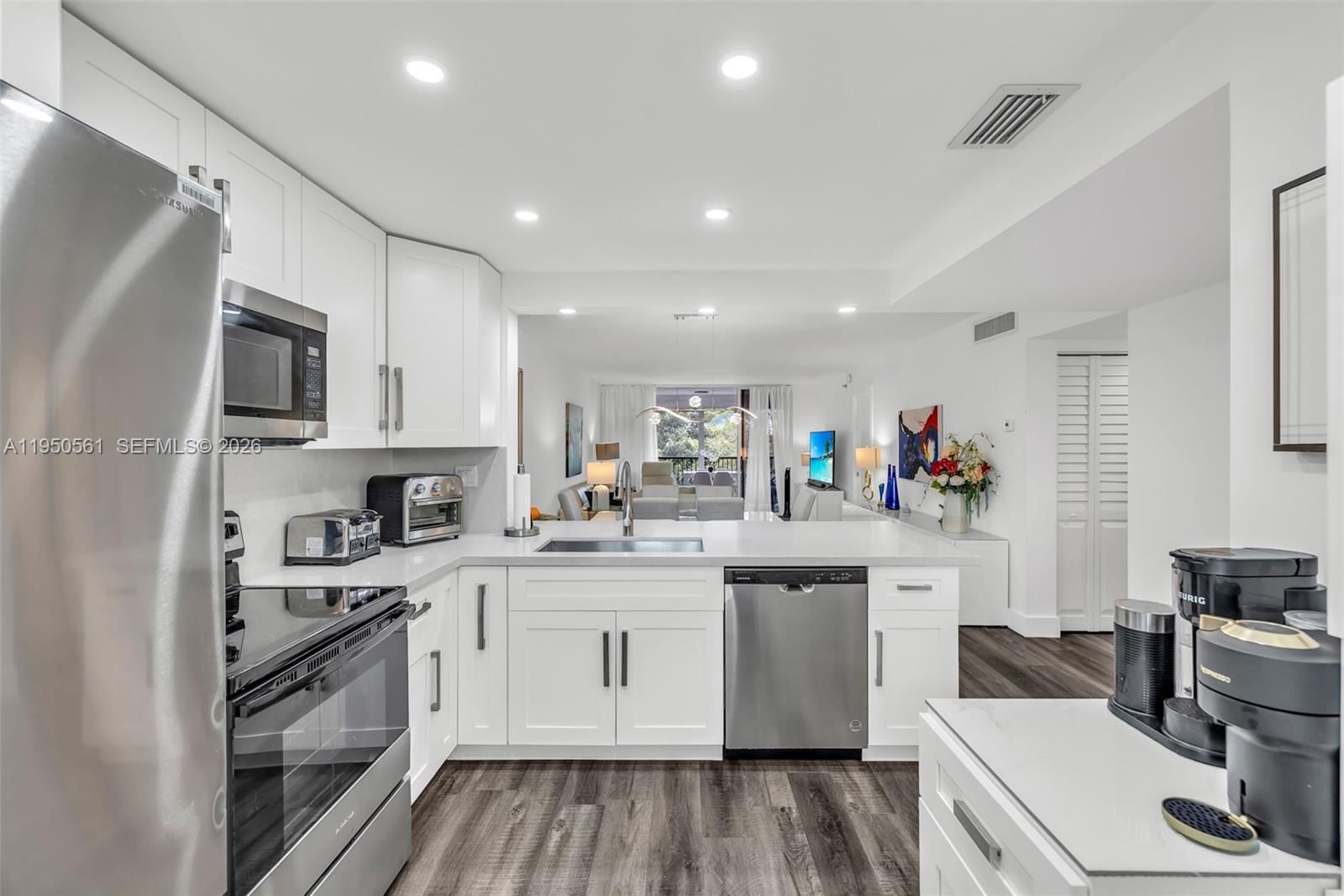 Real estate property located at 3910 Inverrary Blvd #503-B, Broward, 18th Hole At Inverrary Co, Lauderhill, FL