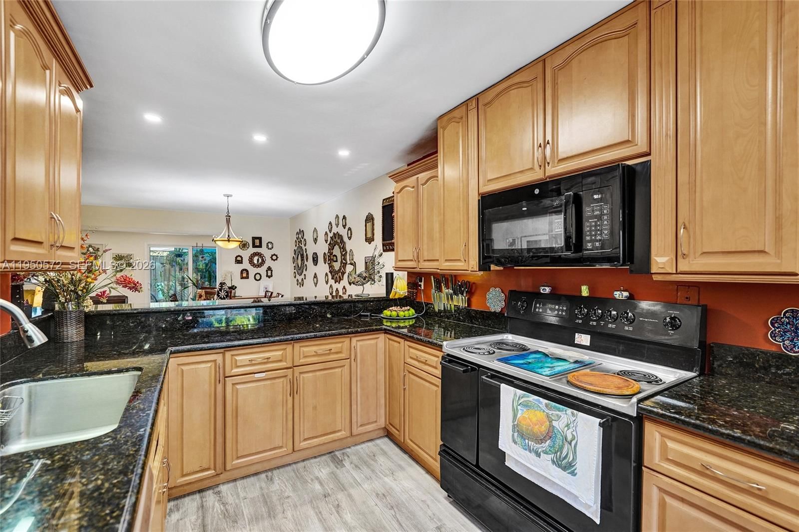 Real estate property located at 3302 Farragut St #5C, Broward, Hollywood Gardens Condomi, Hollywood, FL