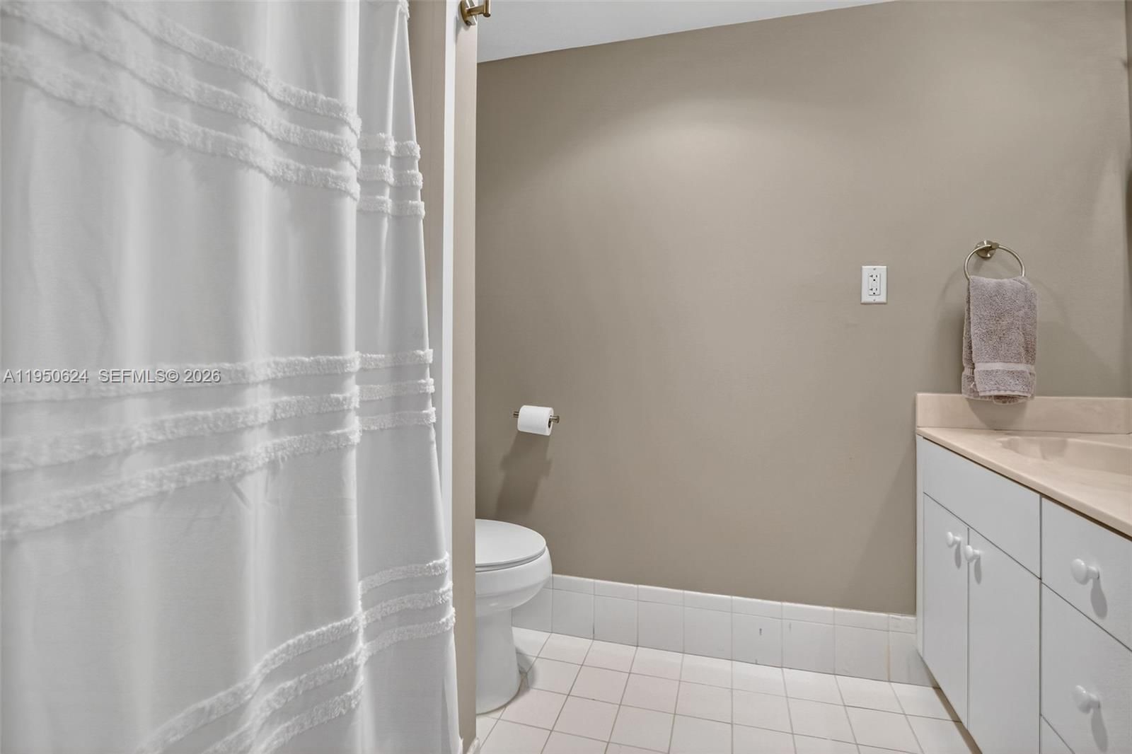 Real estate property located at 2939 60th St #2939, Broward, Bayview Village Condo, Fort Lauderdale, FL
