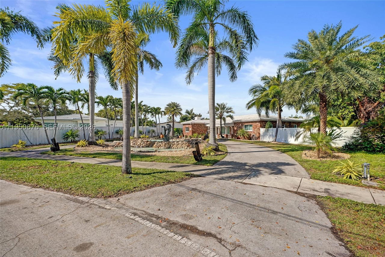 Real estate property located at 1995 Hibiscus Dr, Miami-dade, Keystone Point Sec 2, North Miami, FL