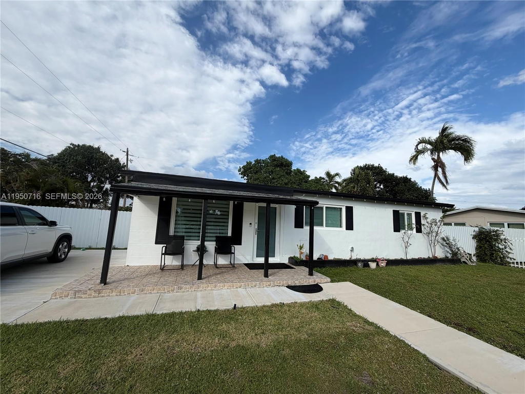 Real estate property located at 1011 212th Ter, Miami-dade, Ives Estates Sec 5, Miami, FL