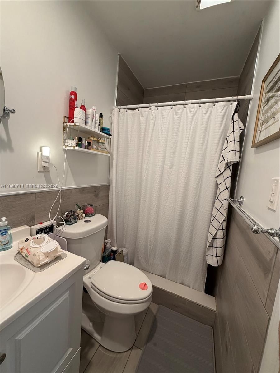 Real estate property located at 1011 212th Ter, Miami-dade, Ives Estates Sec 5, Miami, FL