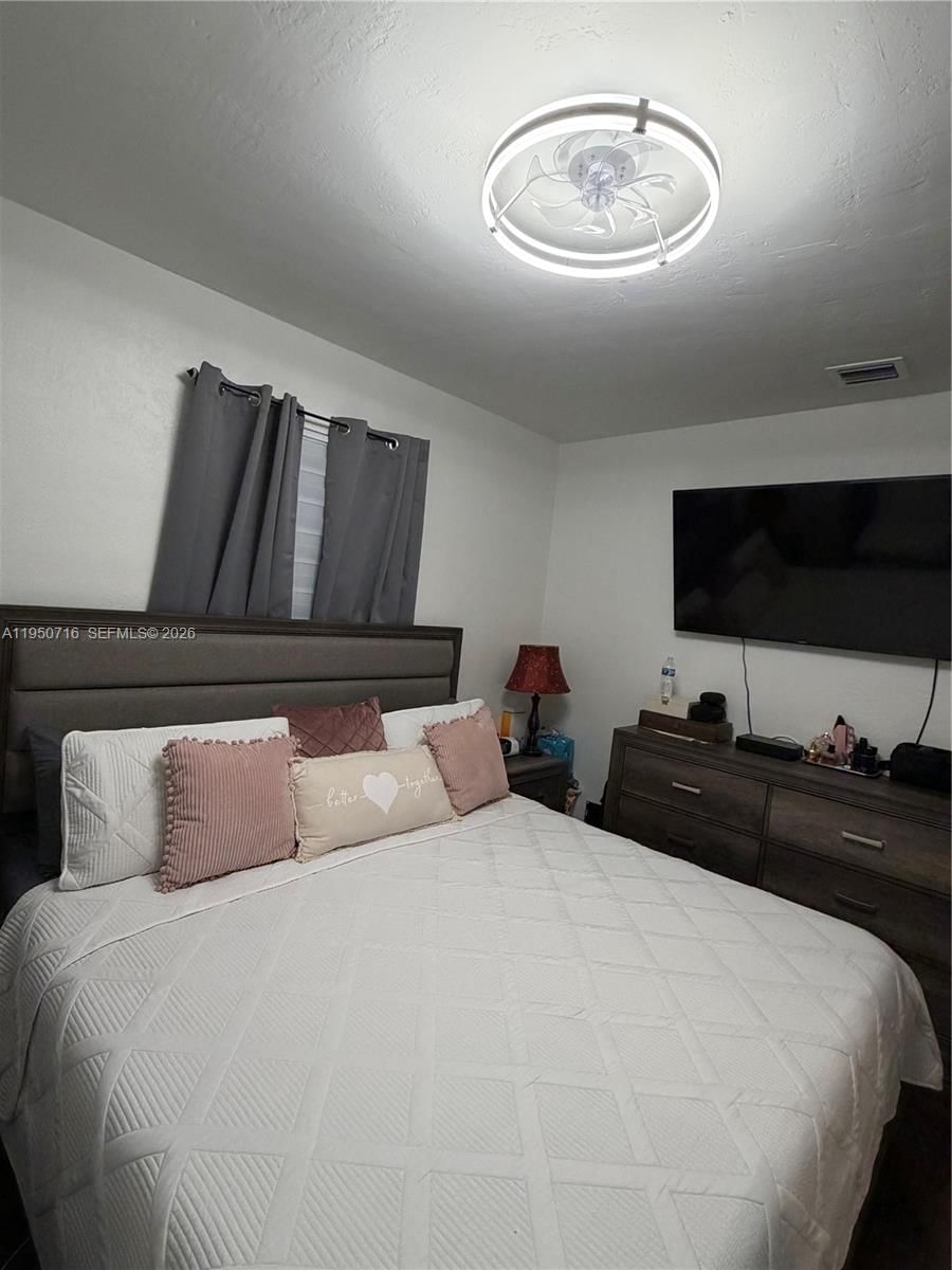 Real estate property located at 1011 212th Ter, Miami-dade, Ives Estates Sec 5, Miami, FL