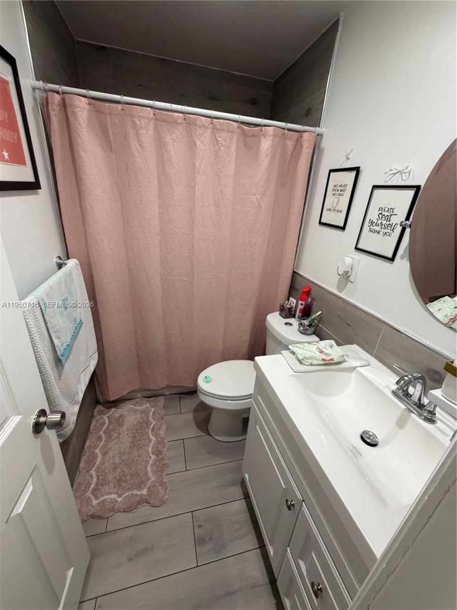 Real estate property located at 1011 212th Ter, Miami-dade, Ives Estates Sec 5, Miami, FL