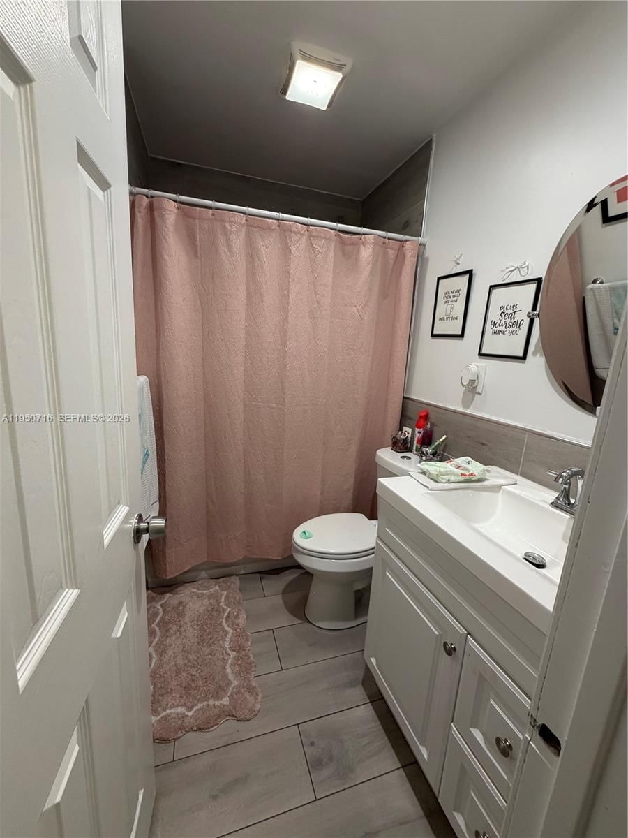 Real estate property located at 1011 212th Ter, Miami-dade, Ives Estates Sec 5, Miami, FL