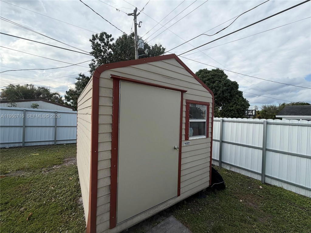Real estate property located at 1011 212th Ter, Miami-dade, Ives Estates Sec 5, Miami, FL