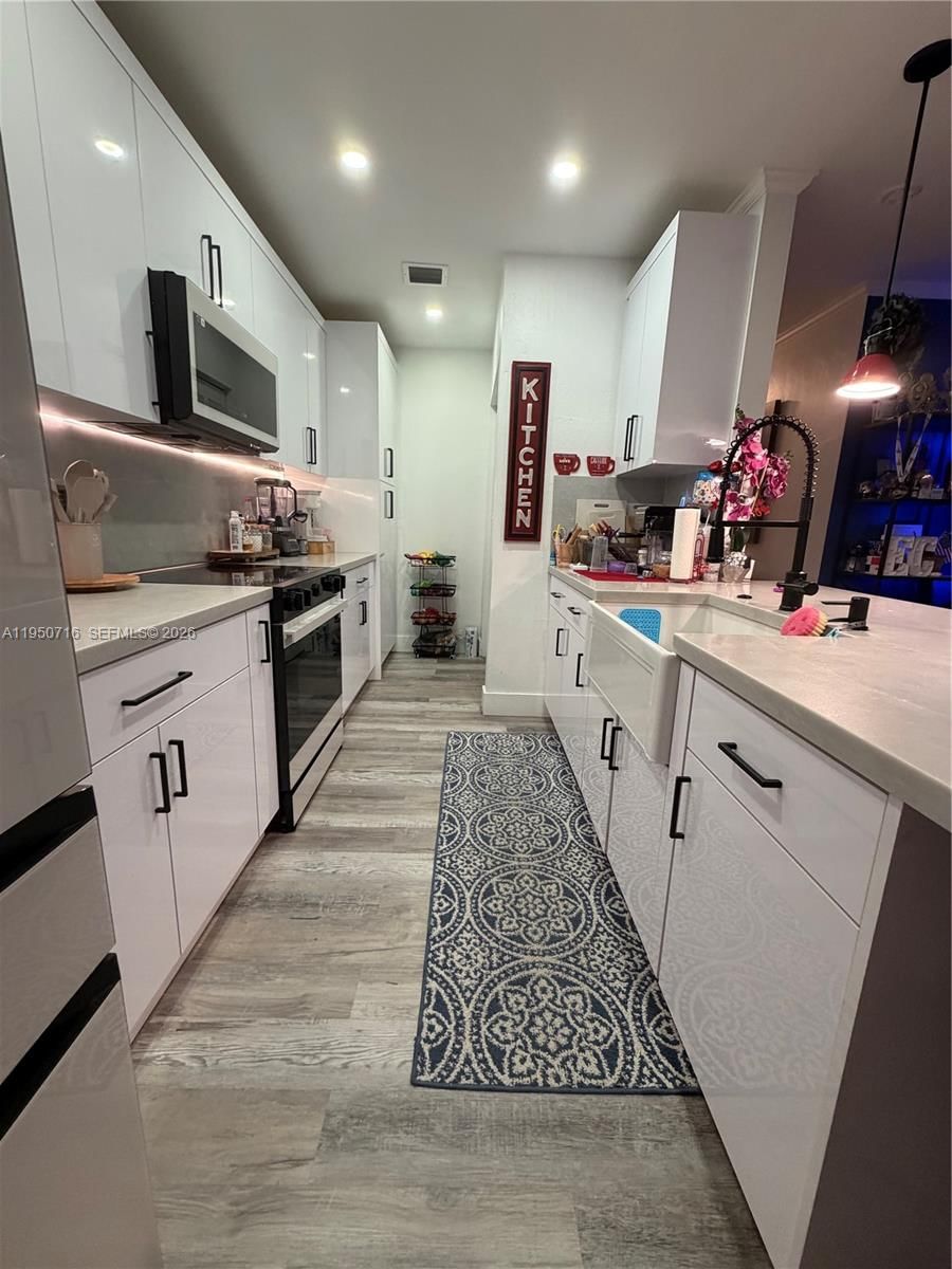 Real estate property located at 1011 212th Ter, Miami-dade, Ives Estates Sec 5, Miami, FL