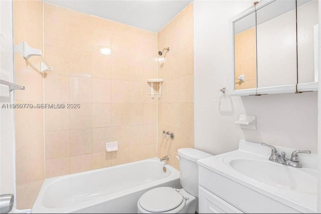Real estate property located at 4221 169th Ter, Miami-dade, Venetian Development Sub-, Miami Gardens, FL