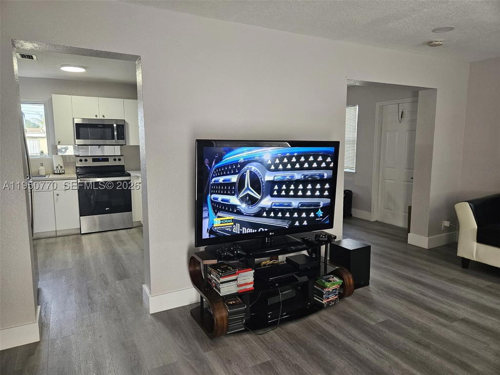 Real estate property located at 4221 169th Ter, Miami-dade, Venetian Development Sub-, Miami Gardens, FL