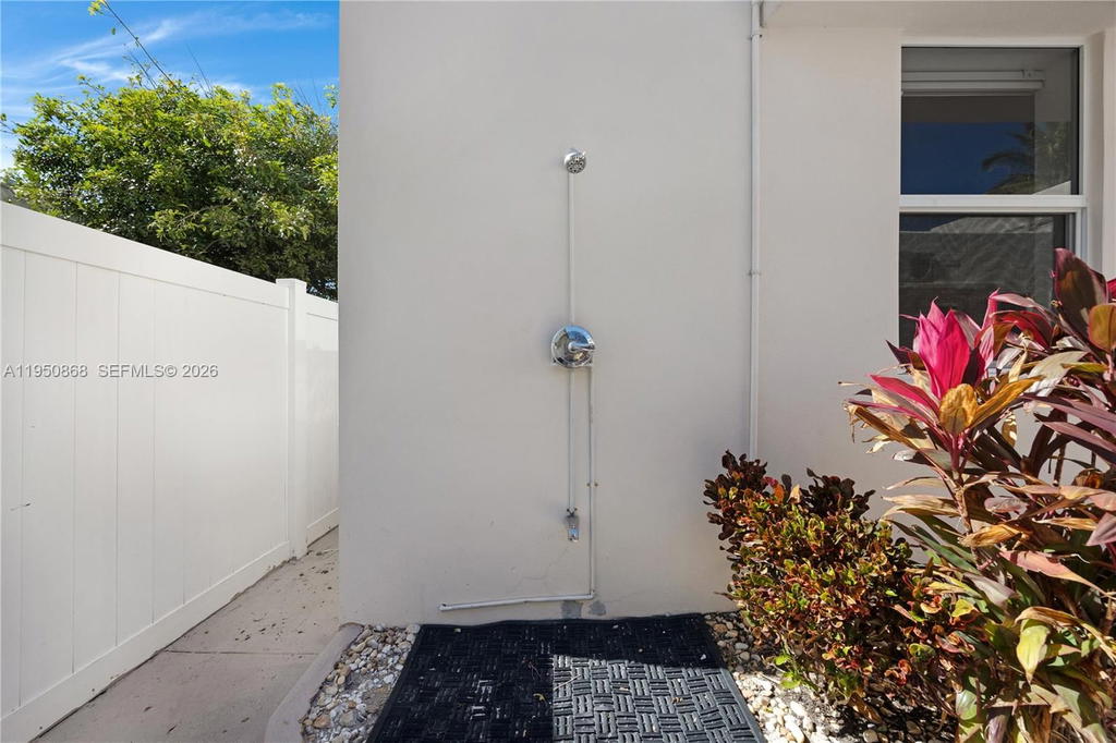 Real estate property located at 320 New York St, Broward, Hollywood, FL