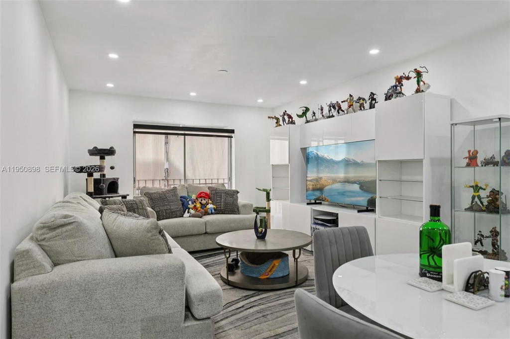 Real estate property located at 1630 46th St #208F, Miami-dade, Silver Spring Tower Condo, Hialeah, FL