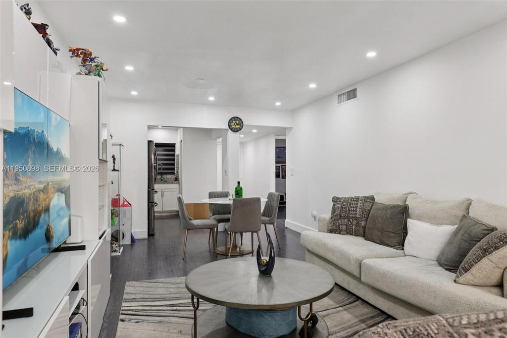 Real estate property located at 1630 46th St #208F, Miami-dade, Silver Spring Tower Condo, Hialeah, FL