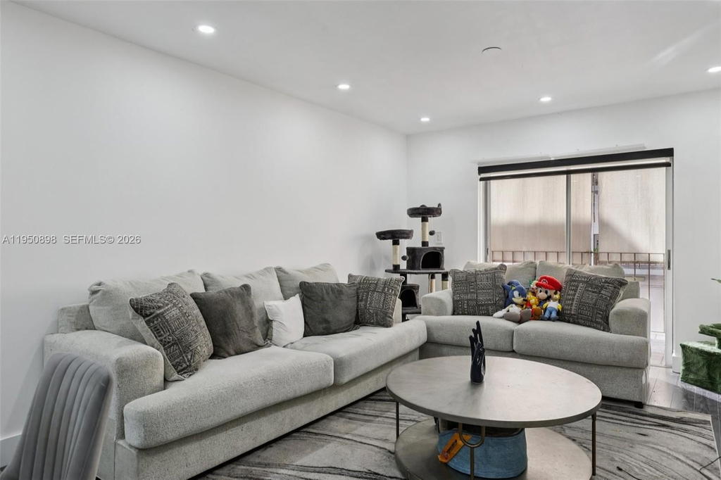 Real estate property located at 1630 46th St #208F, Miami-dade, Silver Spring Tower Condo, Hialeah, FL