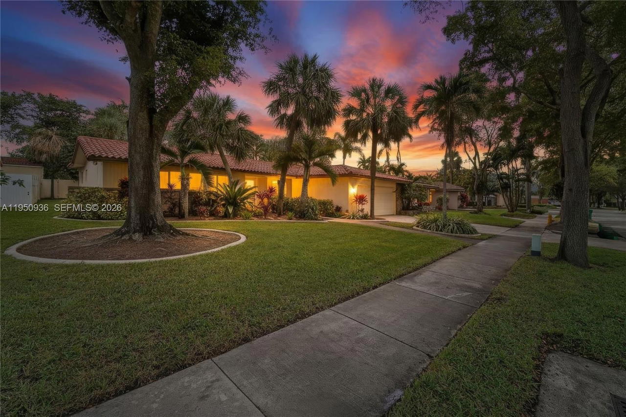 Real estate property located at 6931 Loch Ness Dr, Miami-dade, Miami Lakes Loch Ness Sec, Miami Lakes, FL