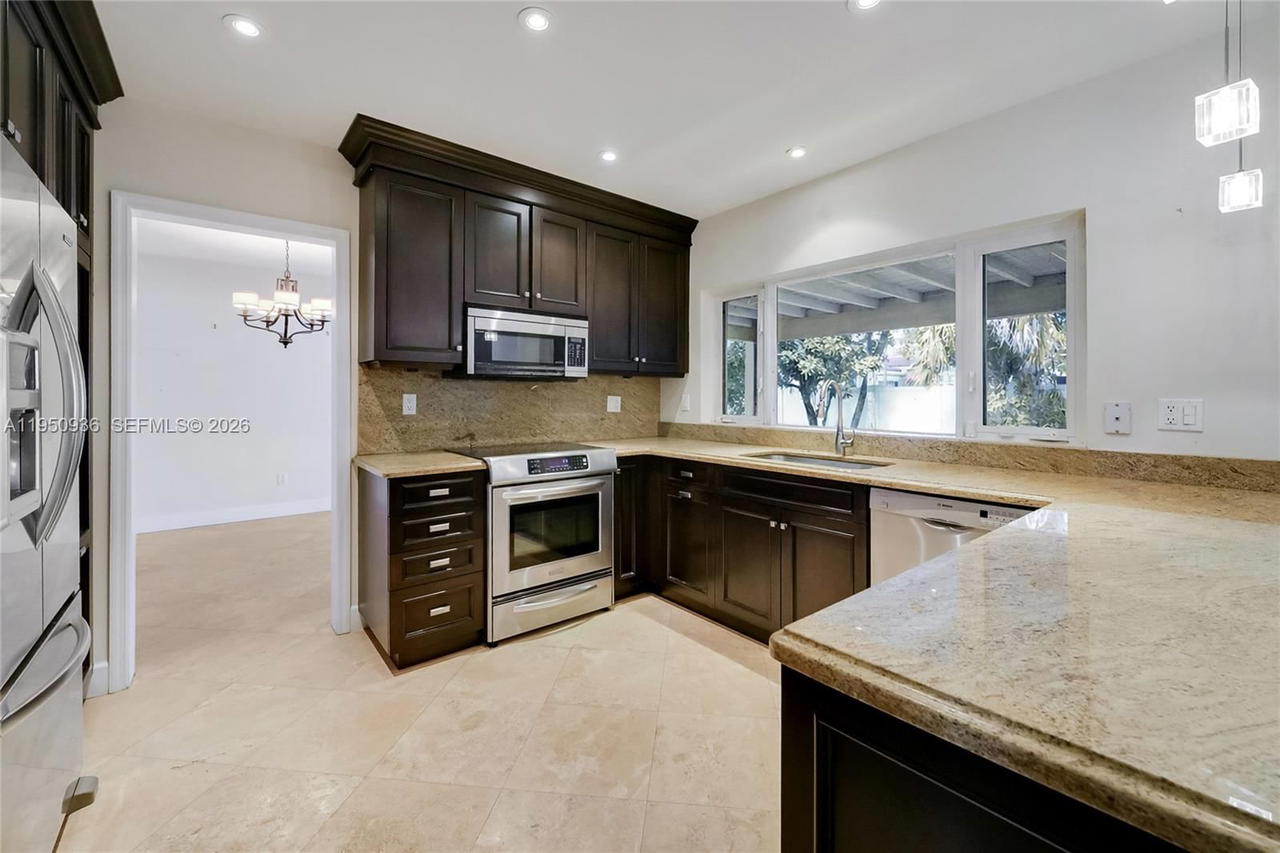 Real estate property located at 6931 Loch Ness Dr, Miami-dade, Miami Lakes Loch Ness Sec, Miami Lakes, FL
