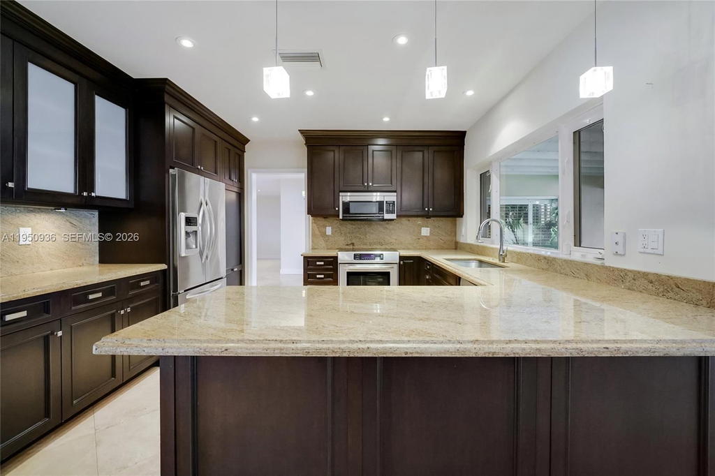 Real estate property located at 6931 Loch Ness Dr, Miami-dade, Miami Lakes Loch Ness Sec, Miami Lakes, FL