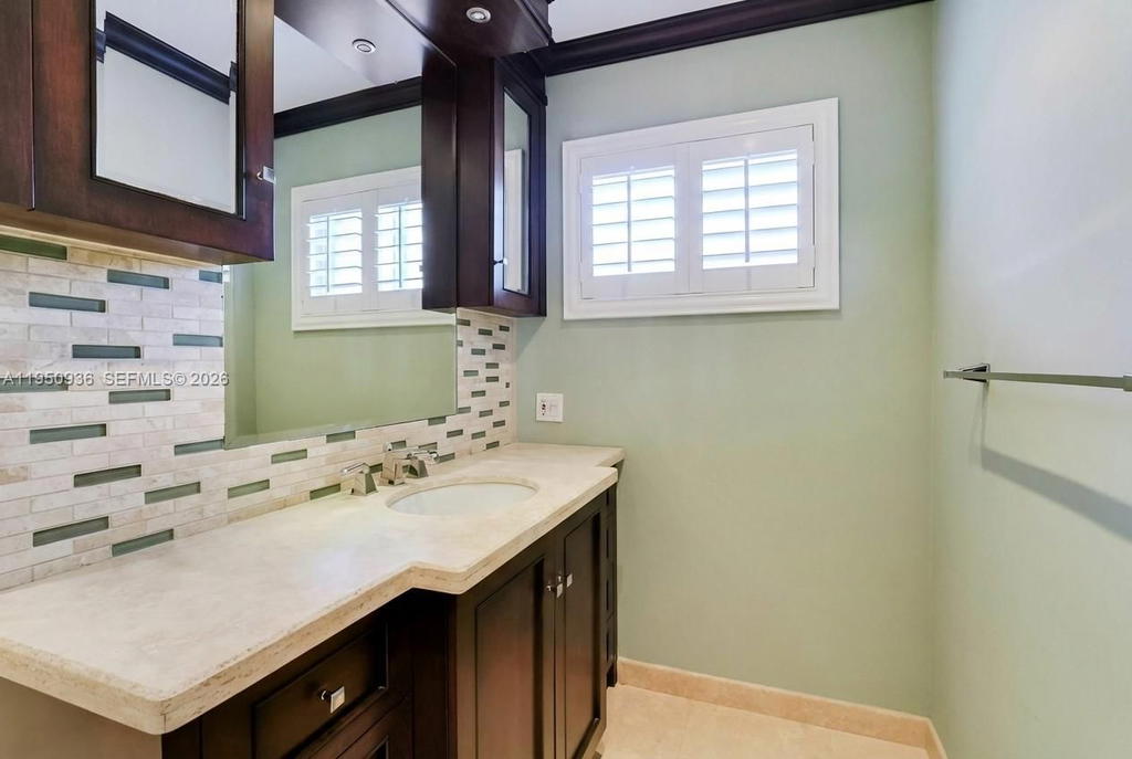 Real estate property located at 6931 Loch Ness Dr, Miami-dade, Miami Lakes Loch Ness Sec, Miami Lakes, FL
