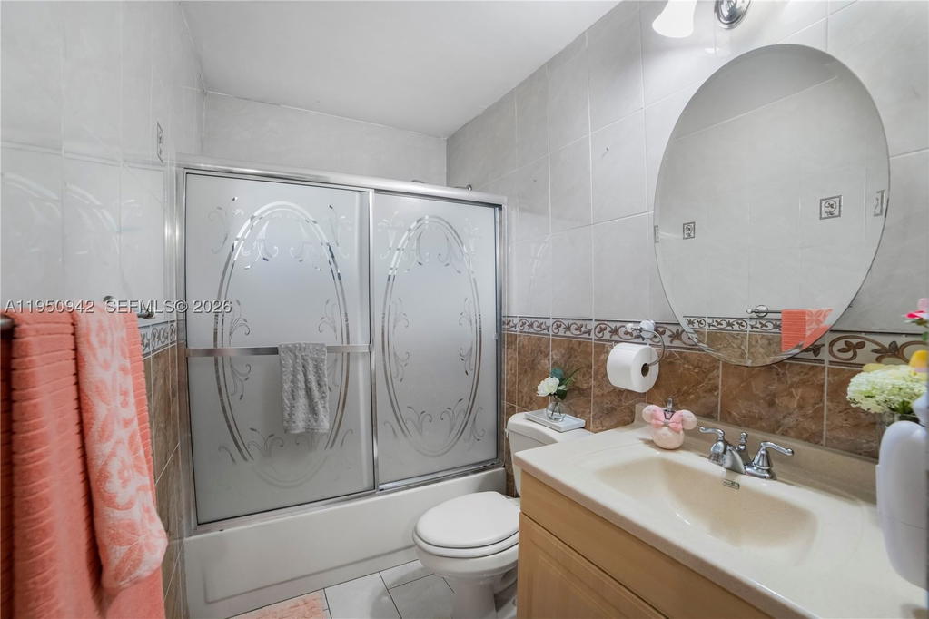 Real estate property located at 8415 107th Ave #323W, Miami-dade, Kendall Acres West Condo, Miami, FL