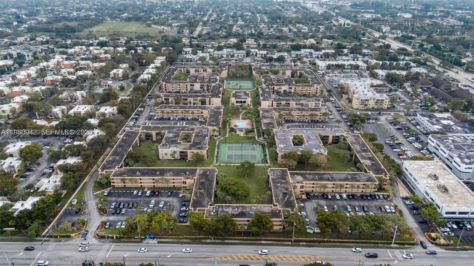 Real estate property located at 8415 107th Ave #323W, Miami-dade, Kendall Acres West Condo, Miami, FL