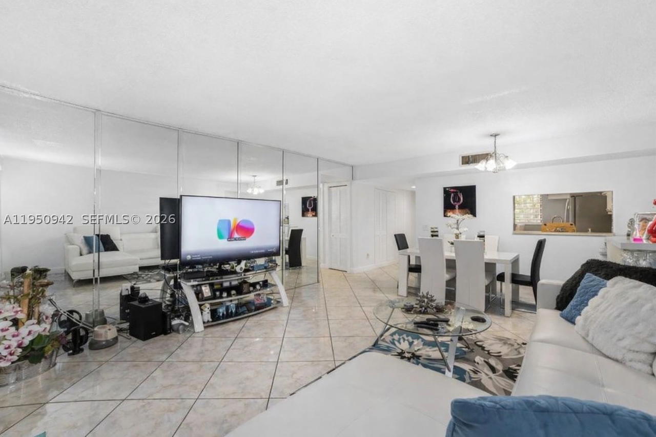 Real estate property located at 8415 107th Ave #323W, Miami-dade, Kendall Acres West Condo, Miami, FL