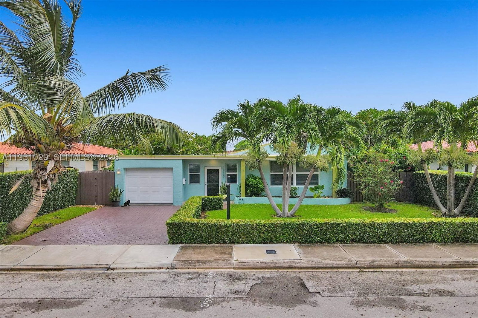 Real estate property located at 7525 Treasure Dr, Miami-dade, Treasure Island, North Bay Village, FL