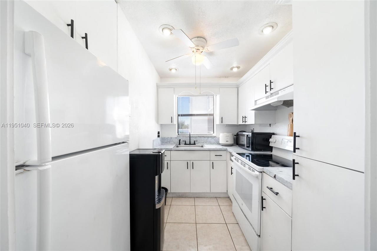 Real estate property located at 13500 3rd Ct #325, Miami-dade, Brookview Condo, North Miami, FL