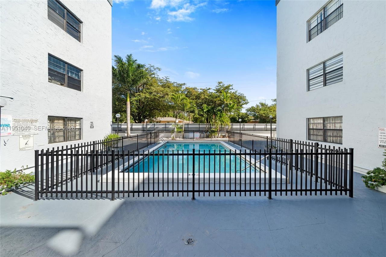 Real estate property located at 13500 3rd Ct #325, Miami-dade, Brookview Condo, North Miami, FL
