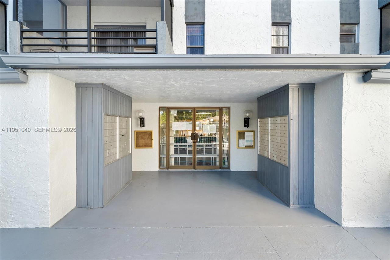Real estate property located at 13500 3rd Ct #325, Miami-dade, Brookview Condo, North Miami, FL