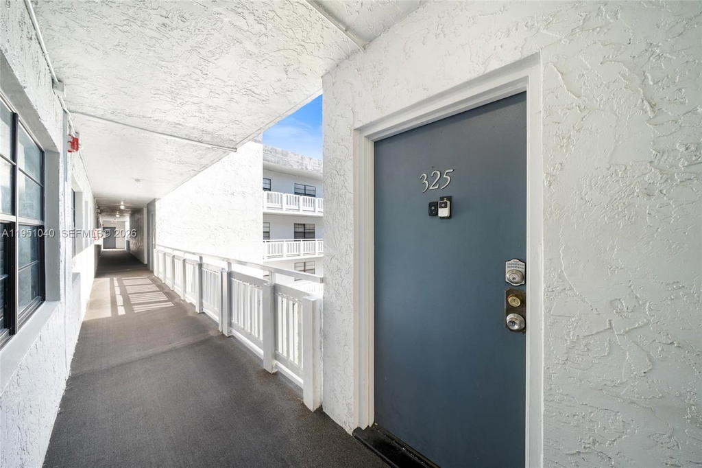 Real estate property located at 13500 3rd Ct #325, Miami-dade, Brookview Condo, North Miami, FL