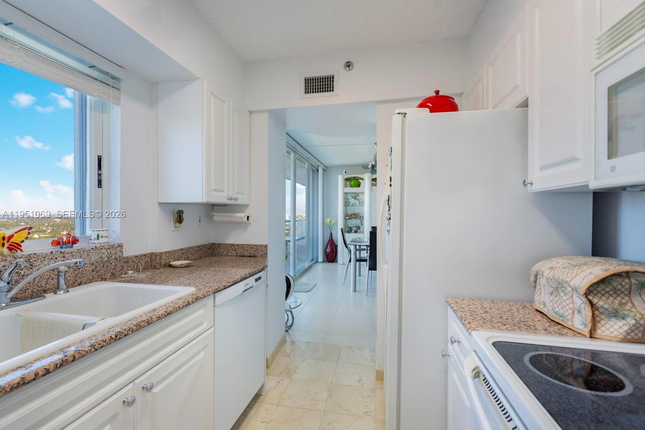 Real estate property located at 5900 Collins Ave #2105, Miami-dade, The Grandview Condo, Miami Beach, FL