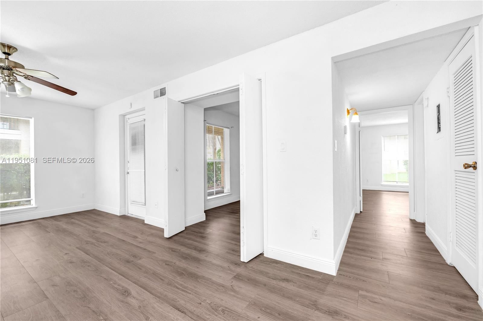 Real estate property located at 833 Riverside Dr #811, Broward, Savannah At Riverside Con, Coral Springs, FL