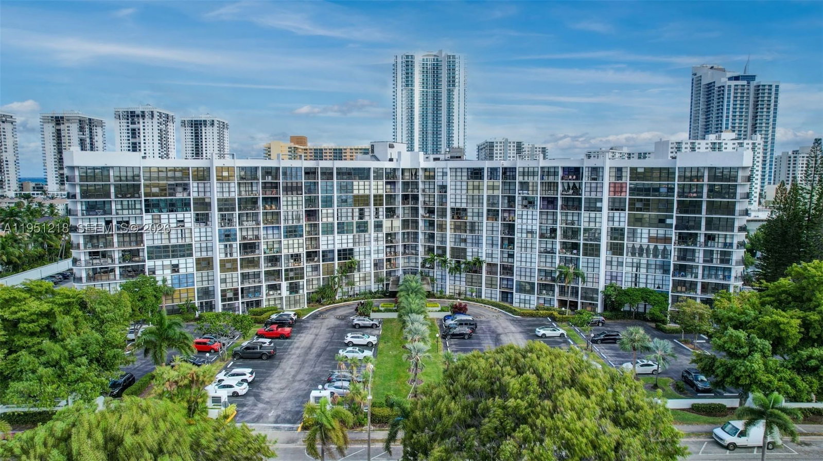 Real estate property located at 1000 Parkview Dr #806, Broward, Oceanview Park Condo, Hallandale Beach, FL