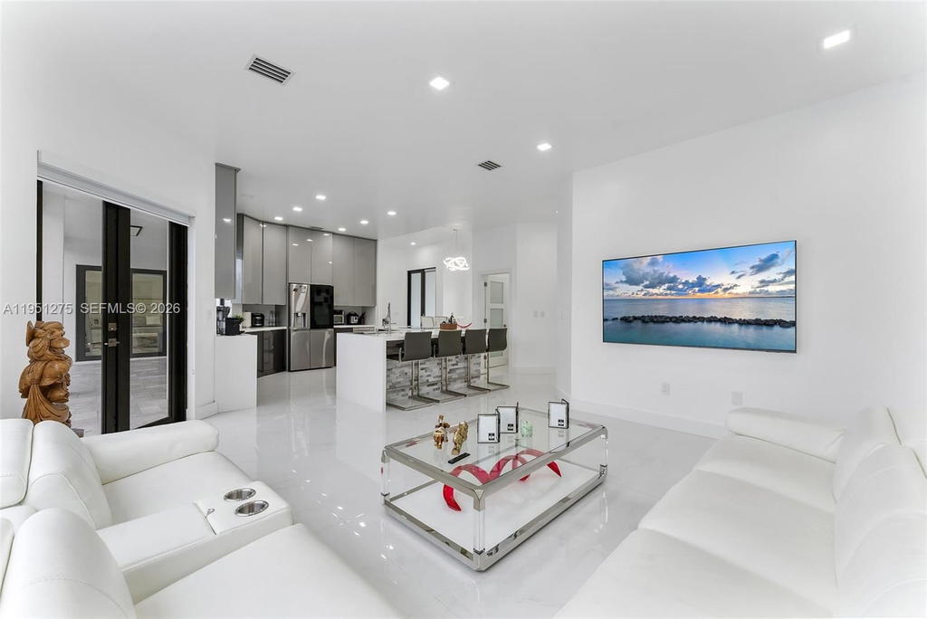 Real estate property located at 13118 215th Ter, Miami-dade, Oak South Estates, Miami, FL