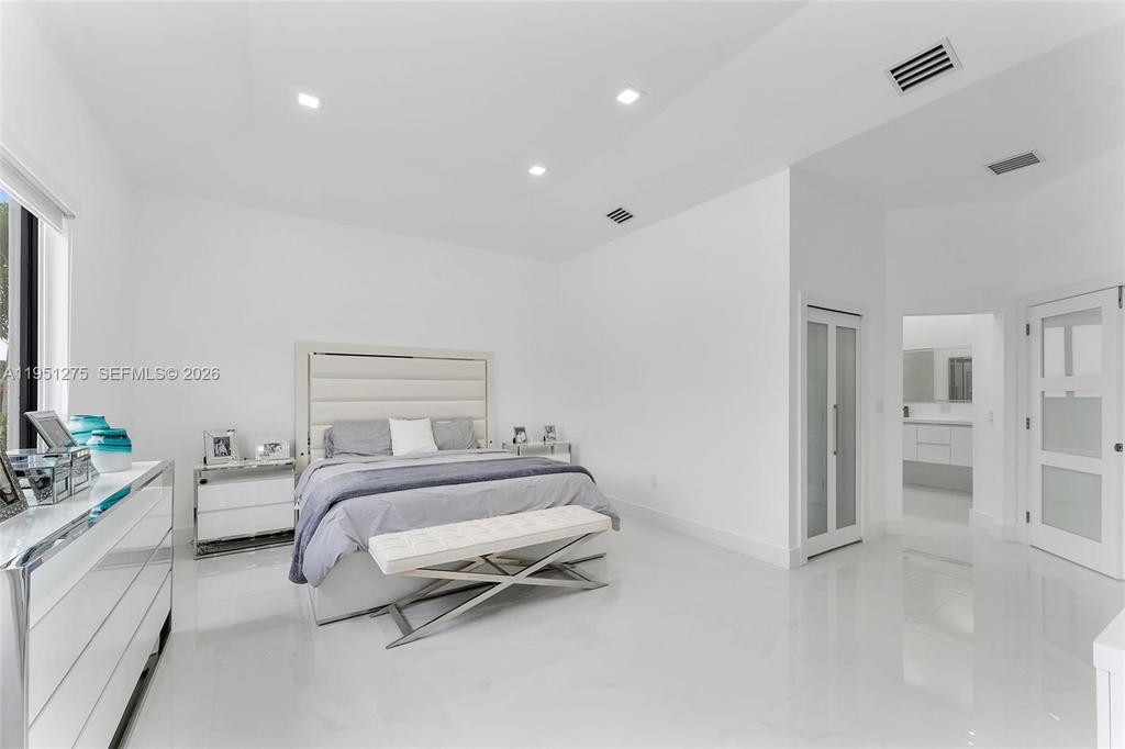 Real estate property located at 13118 215th Ter, Miami-dade, Oak South Estates, Miami, FL