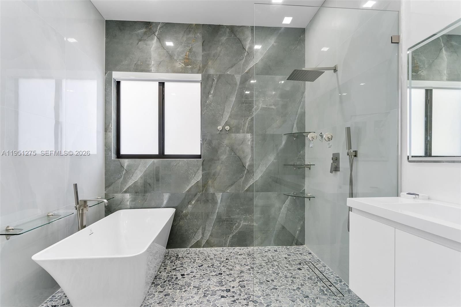 Real estate property located at 13118 215th Ter, Miami-dade, Oak South Estates, Miami, FL