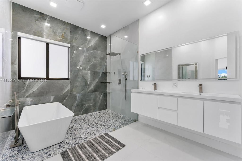 Real estate property located at 13118 215th Ter, Miami-dade, Oak South Estates, Miami, FL