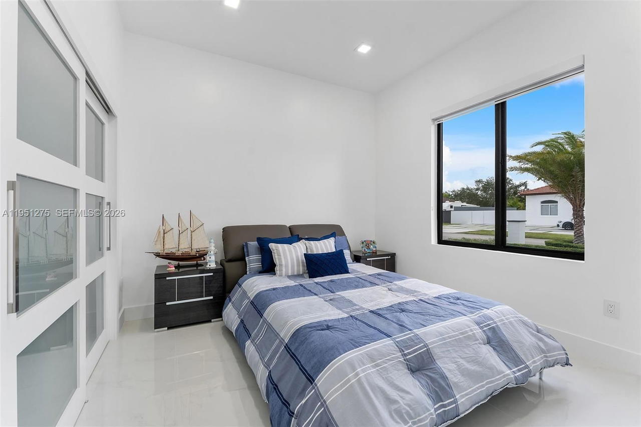 Real estate property located at 13118 215th Ter, Miami-dade, Oak South Estates, Miami, FL