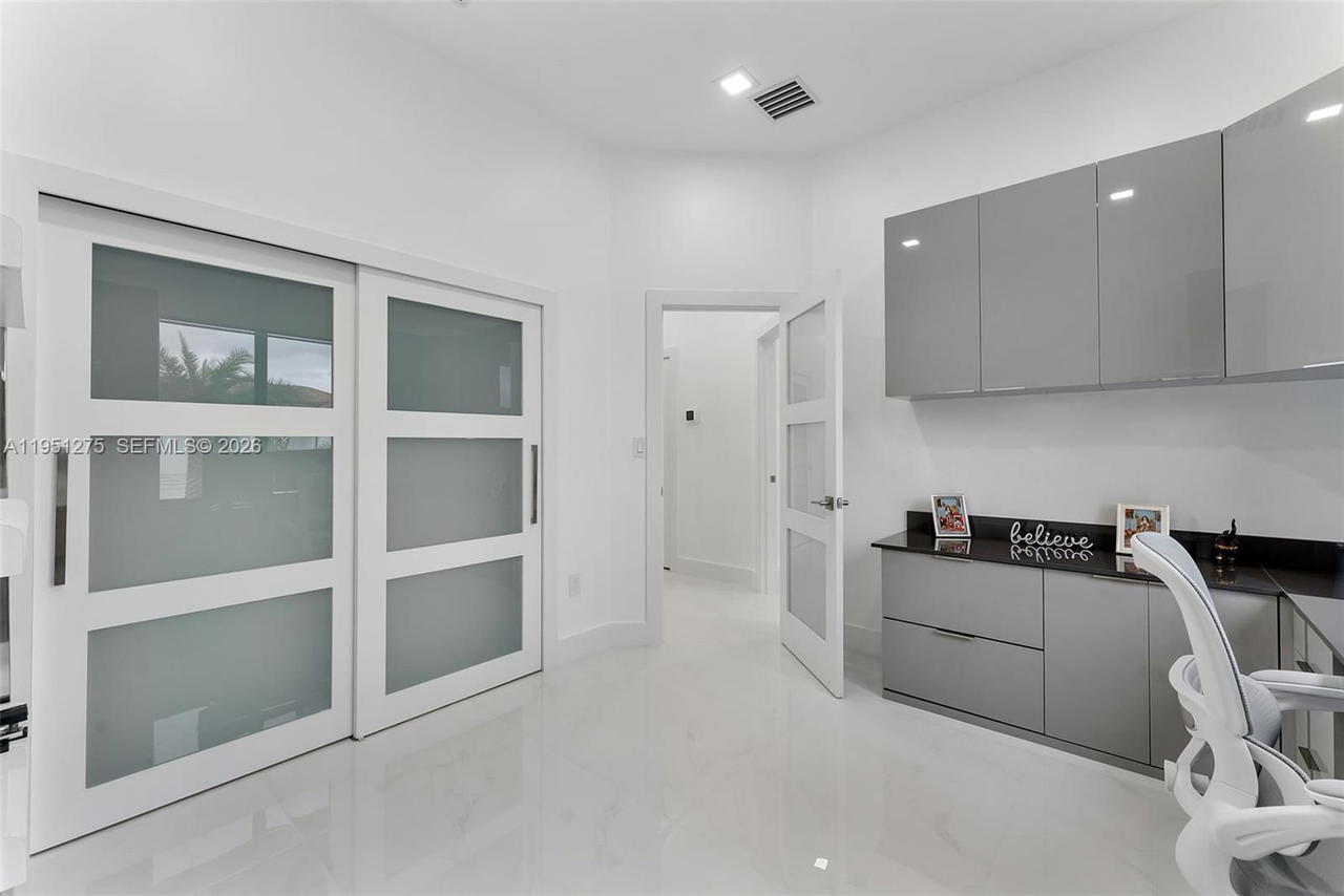Real estate property located at 13118 215th Ter, Miami-dade, Oak South Estates, Miami, FL