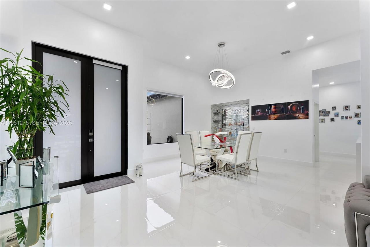Real estate property located at 13118 215th Ter, Miami-dade, Oak South Estates, Miami, FL