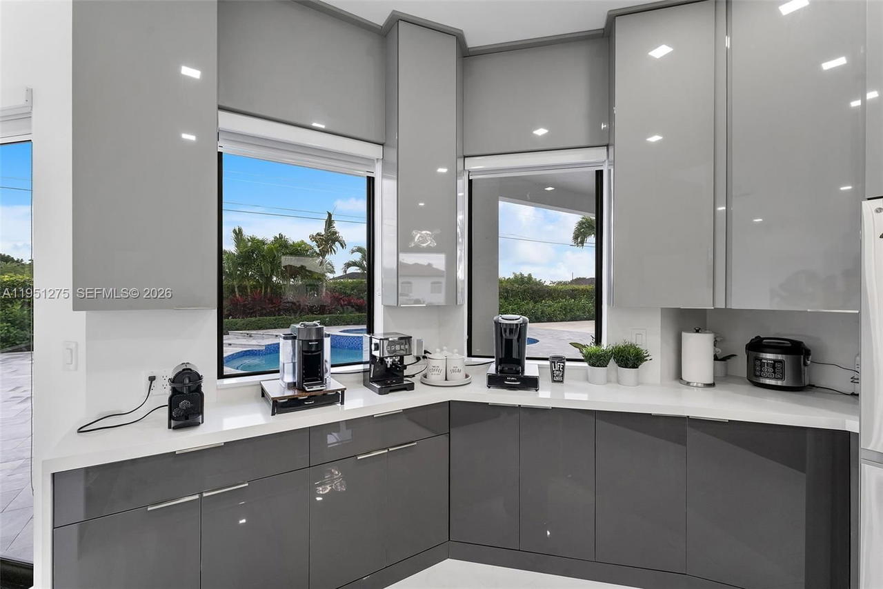 Real estate property located at 13118 215th Ter, Miami-dade, Oak South Estates, Miami, FL