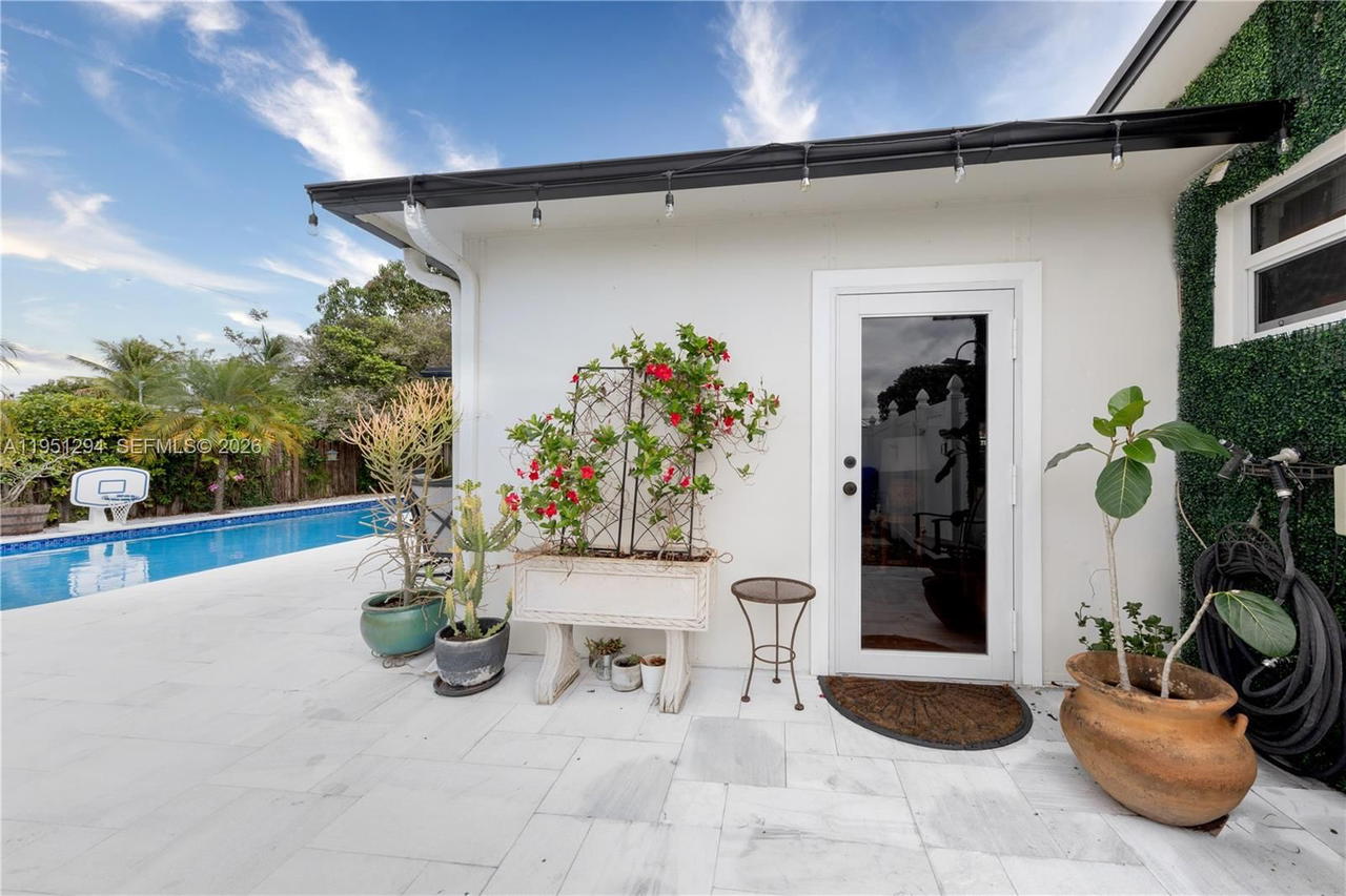 Real estate property located at 6661 6th St, Broward, Boulevard Heights Sec Ten, Pembroke Pines, FL