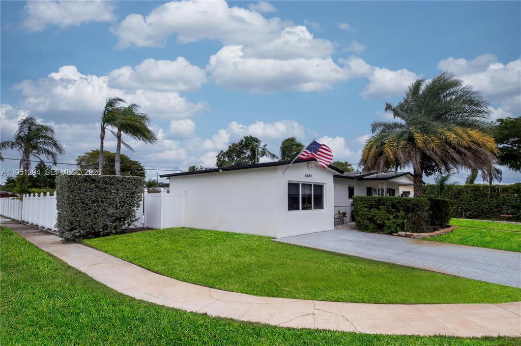 Real estate property located at 6661 6th St, Broward, Boulevard Heights Sec Ten, Pembroke Pines, FL