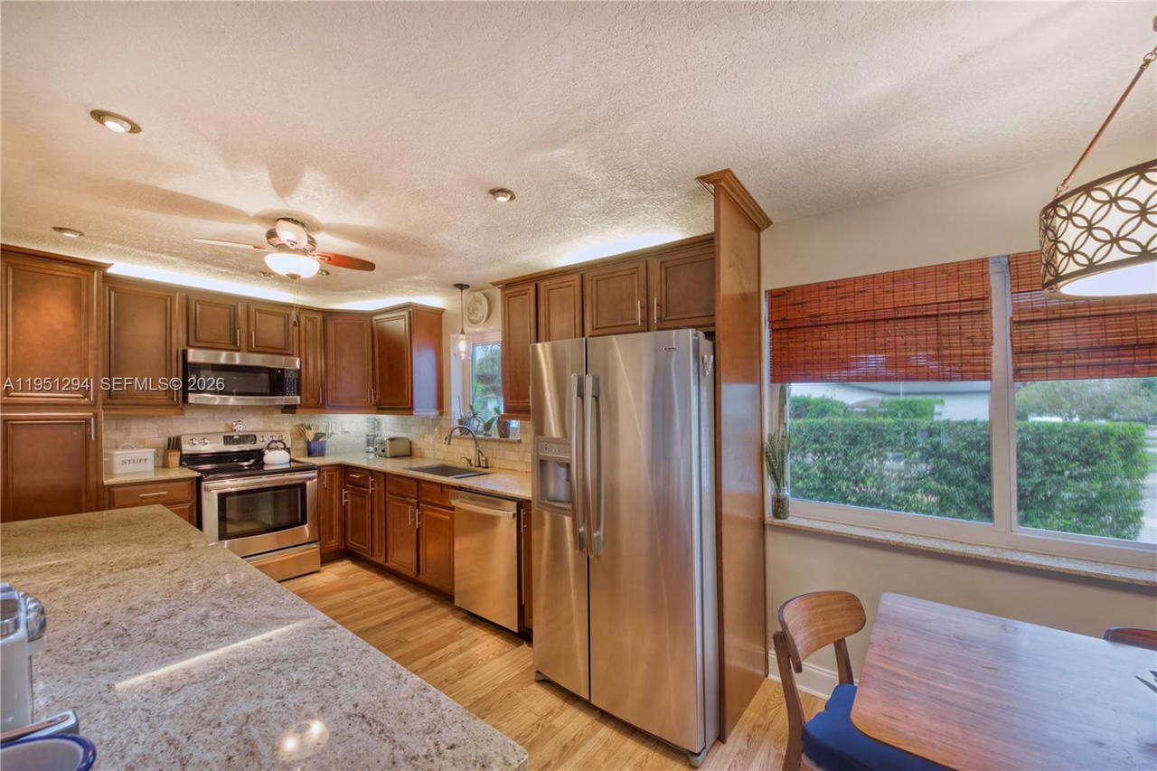 Real estate property located at 6661 6th St, Broward, Boulevard Heights Sec Ten, Pembroke Pines, FL