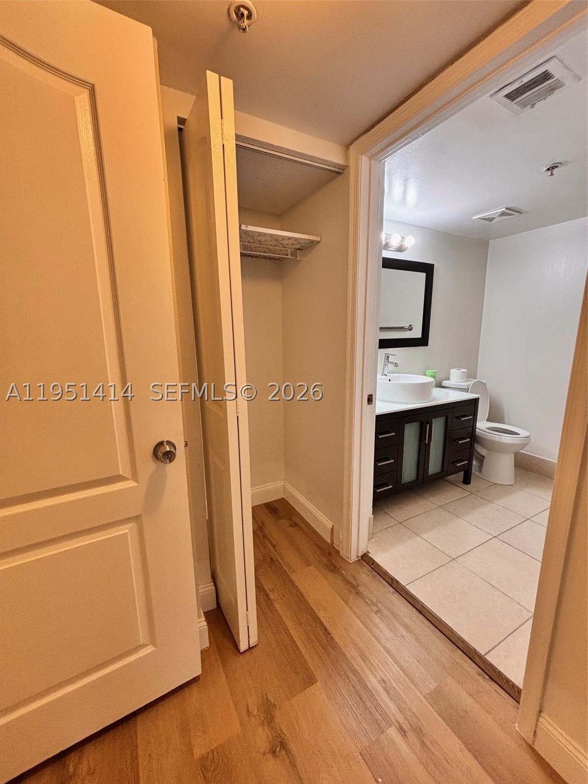 Real estate property located at 450 Park Rd #5-104, Broward, Pinehurst Club Condo, Hollywood, FL