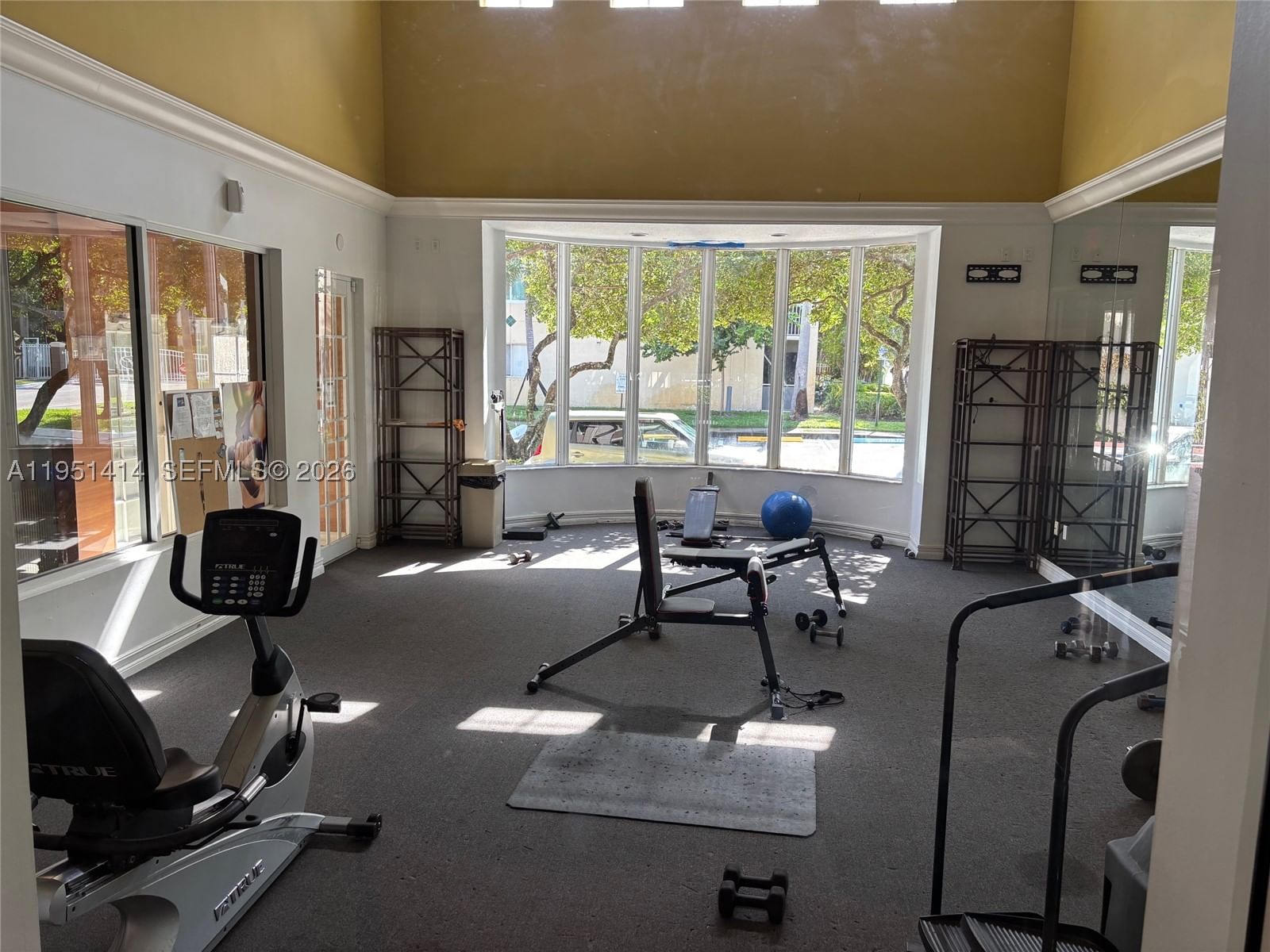 Real estate property located at 450 Park Rd #5-104, Broward, Pinehurst Club Condo, Hollywood, FL