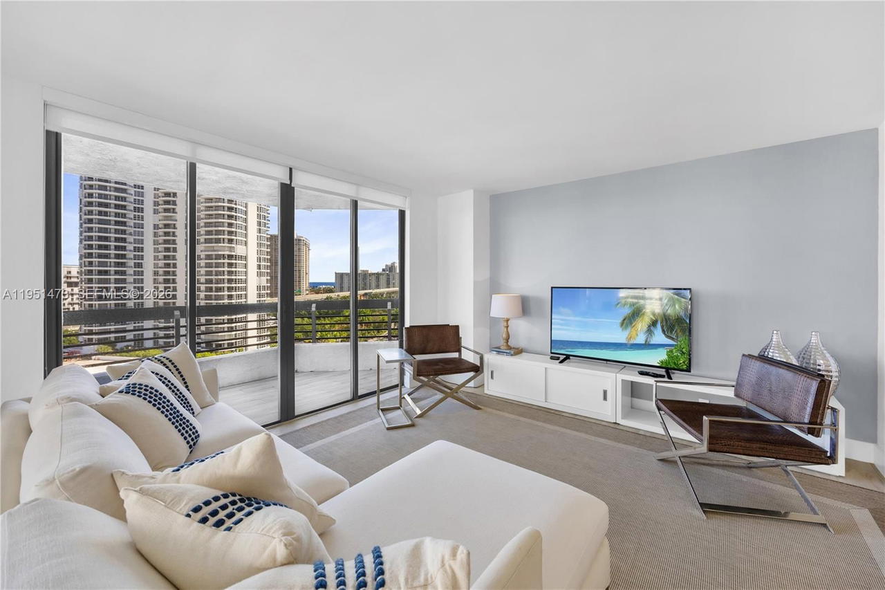 Real estate property located at 3530 Mystic Pointe Dr #1206, Miami-dade, Mystic Pointe Tower 500 C, Aventura, FL