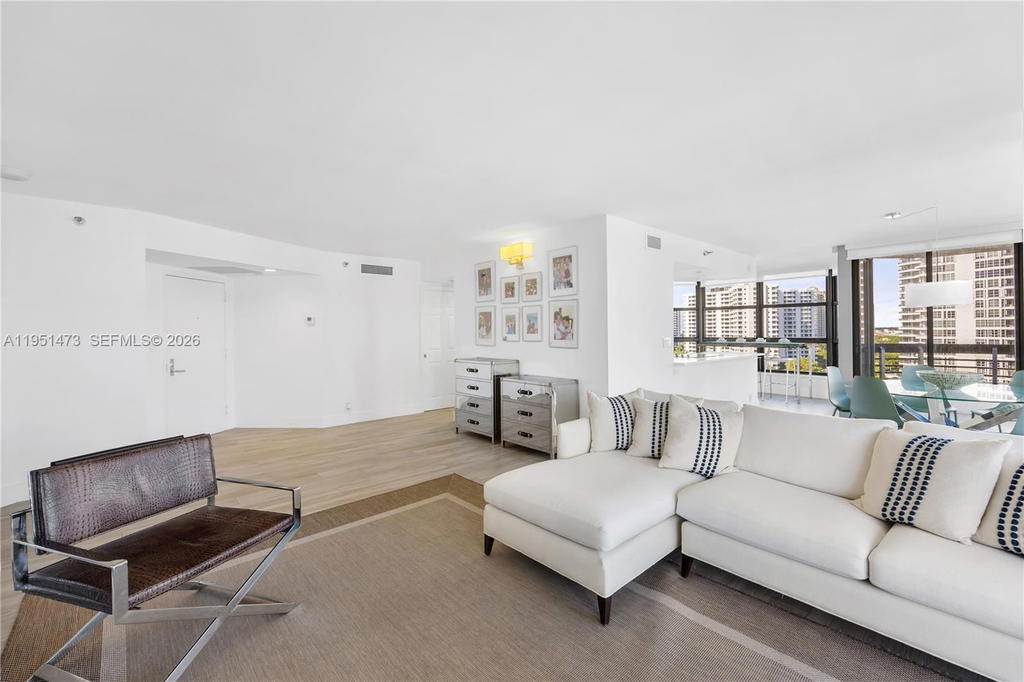 Real estate property located at 3530 Mystic Pointe Dr #1206, Miami-dade, Mystic Pointe Tower 500 C, Aventura, FL